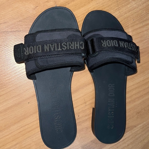 DIOR SLIDES SIZE 38 lightly worn. No box or receipt. Have had for a while - Picture 2 of 3
